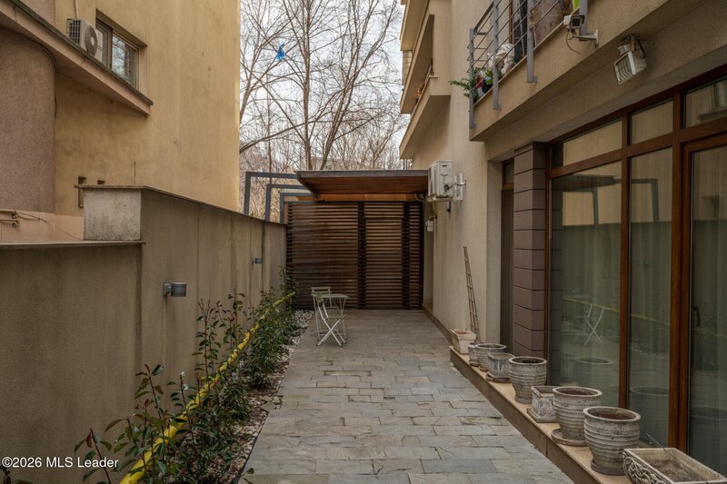 Piata Romana, Aurel Vlaicu penthouse, 181.35 mp