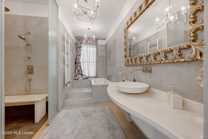 Piata Romana, Aurel Vlaicu penthouse, 181.35 mp